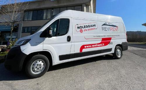 A Città della Pieve, noleggio furgone Ducato a partire da 120€ al giorno